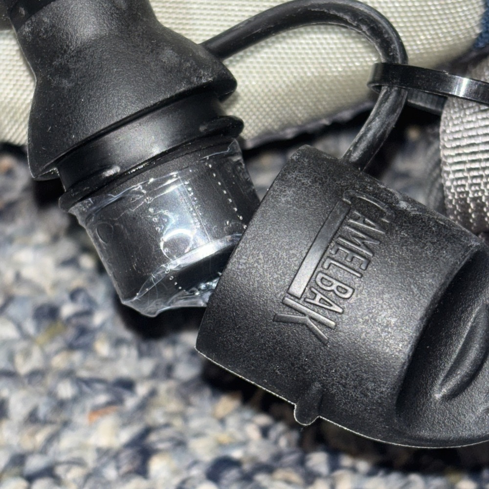 CAMELBAK WATERMASTER 70oz Insulated Tube Blue Grey New QTY 2 Backpack Camelback - Picture 3 of 6